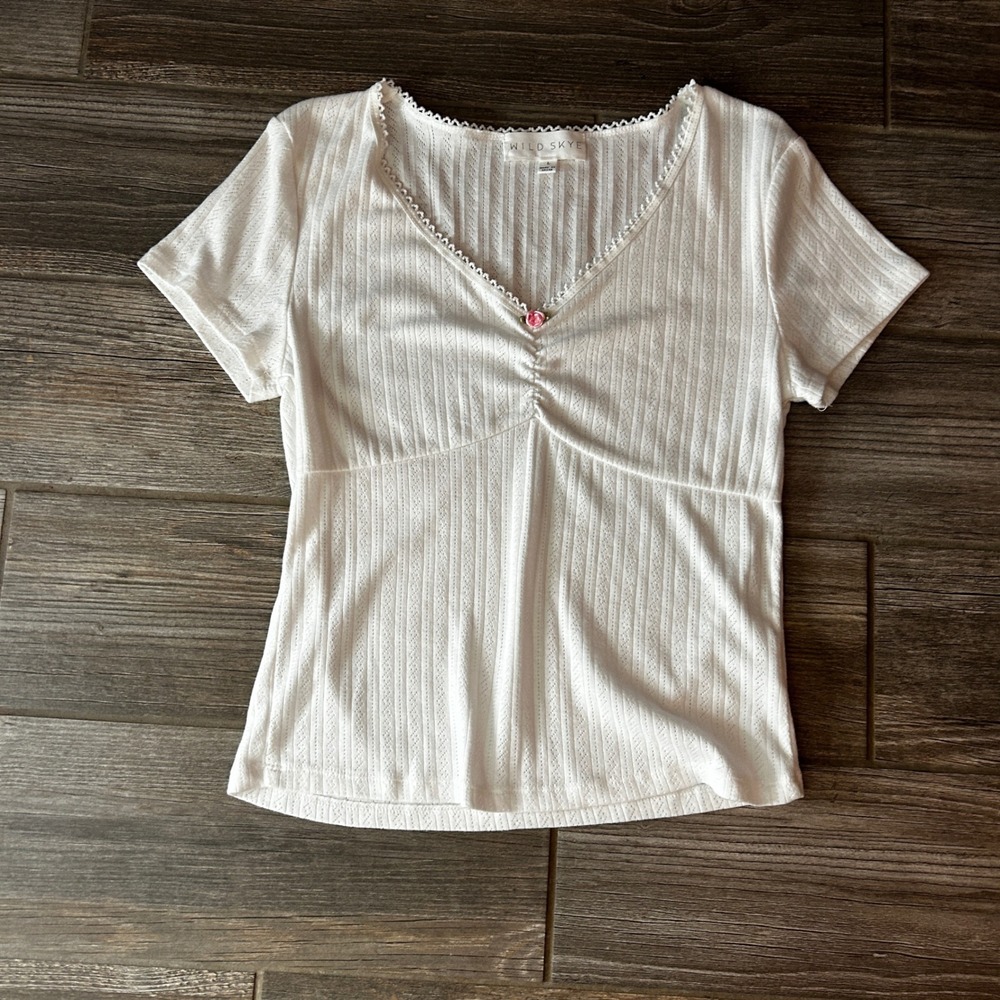 Wild Skye White Ribbed V-Neck Ruched Top with Pink Button Romantic Feminine ‎ L